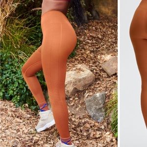 Seamless Fabletics Leggings